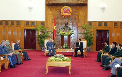 ນາຍົກລັດຖະມົນຕີ ຫງວຽນເຕີ້ນຢຸ້ງ ຕ້ອນຮັບ ເສນາທິການໃຫຍ່ ກອງທັບບຸນກາຣີ